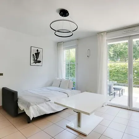 Le 17 - Super Proche - Jardin Apartment *